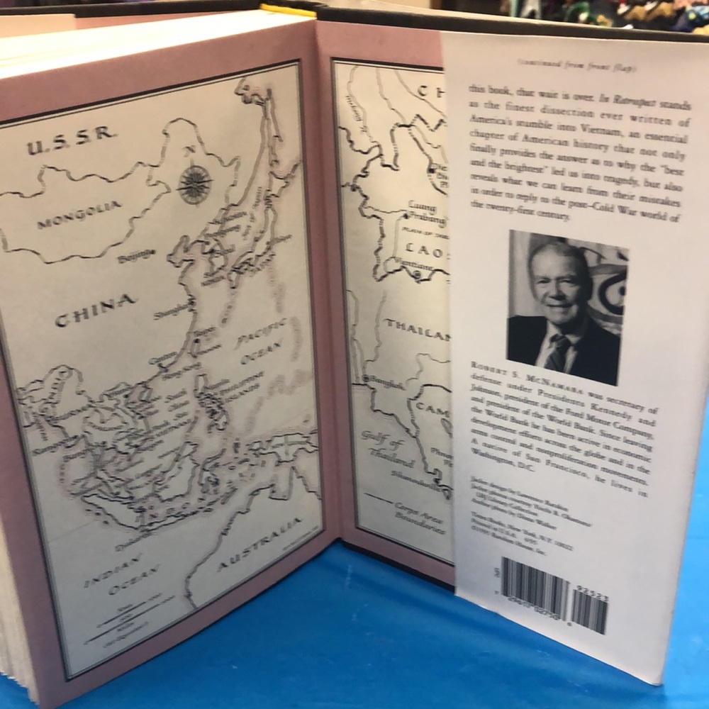 In Retrospect  (Book) - Picture 5 of 8